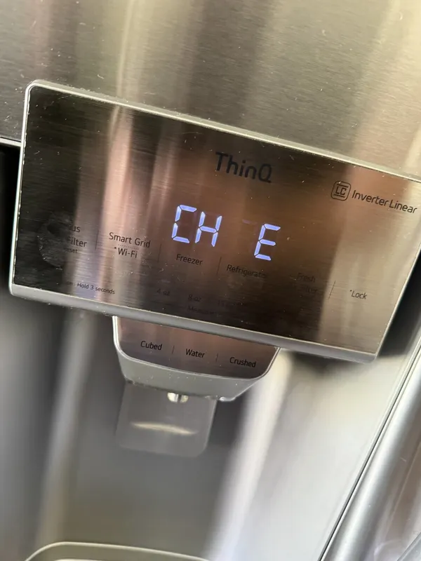 LG refrigerator display showing an error code