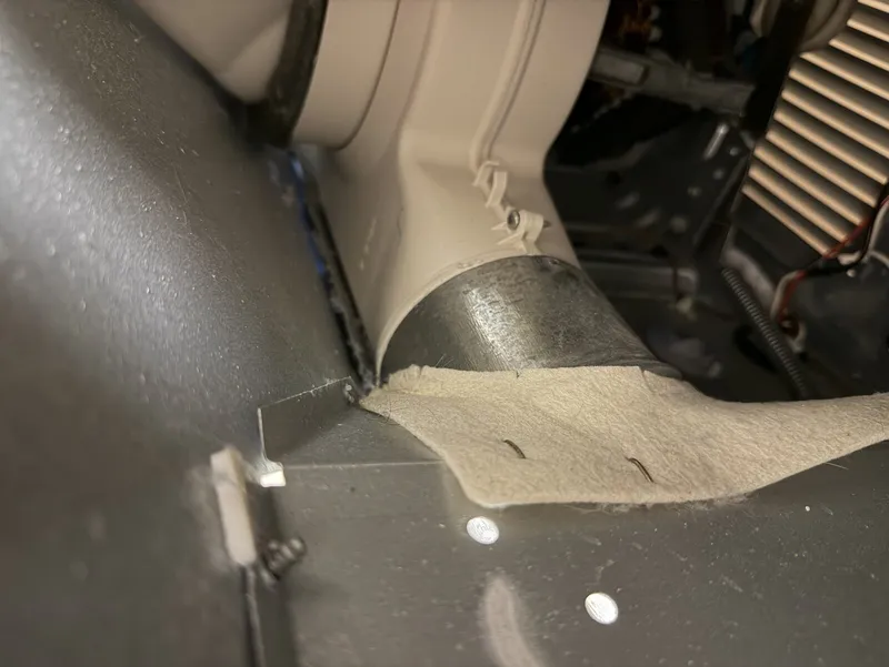 Dryer duct and felt seal